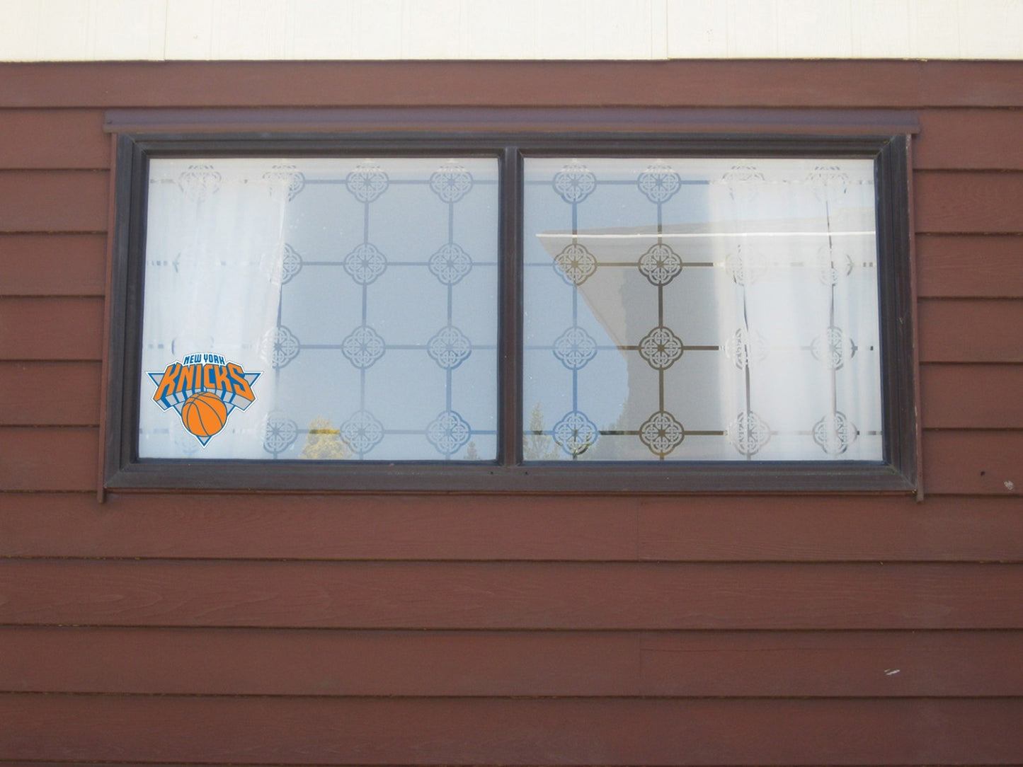 New York Knicks Logo -Die Cut Laminated Vinyl Sticker Decal NBA car window