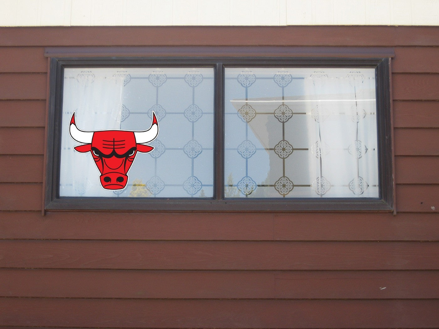 Chicago Bulls Logo -Die Cut Laminated Vinyl Sticker Decal NBA car window